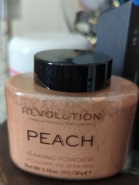 Revolution Peach Baking Powder Setting Powder - Peach Shade